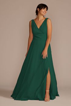 Vestido de dama con plisado en cintura