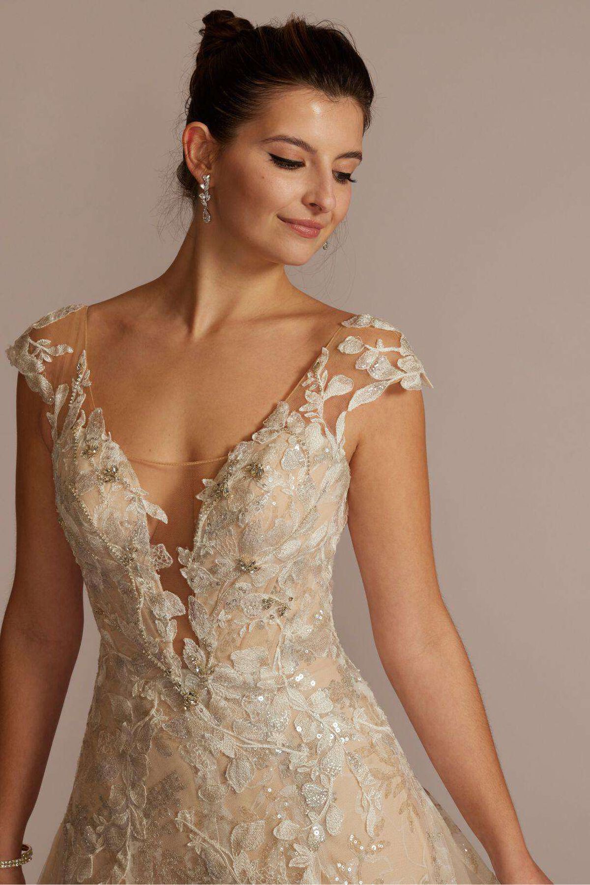 Vestido de novia l&iacute;nea A con aplicaciones florales y escote profundo, MARFIL/CHAMPAGNE, hi-res