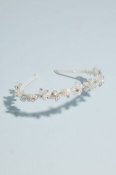 Diadema con flores de cristales