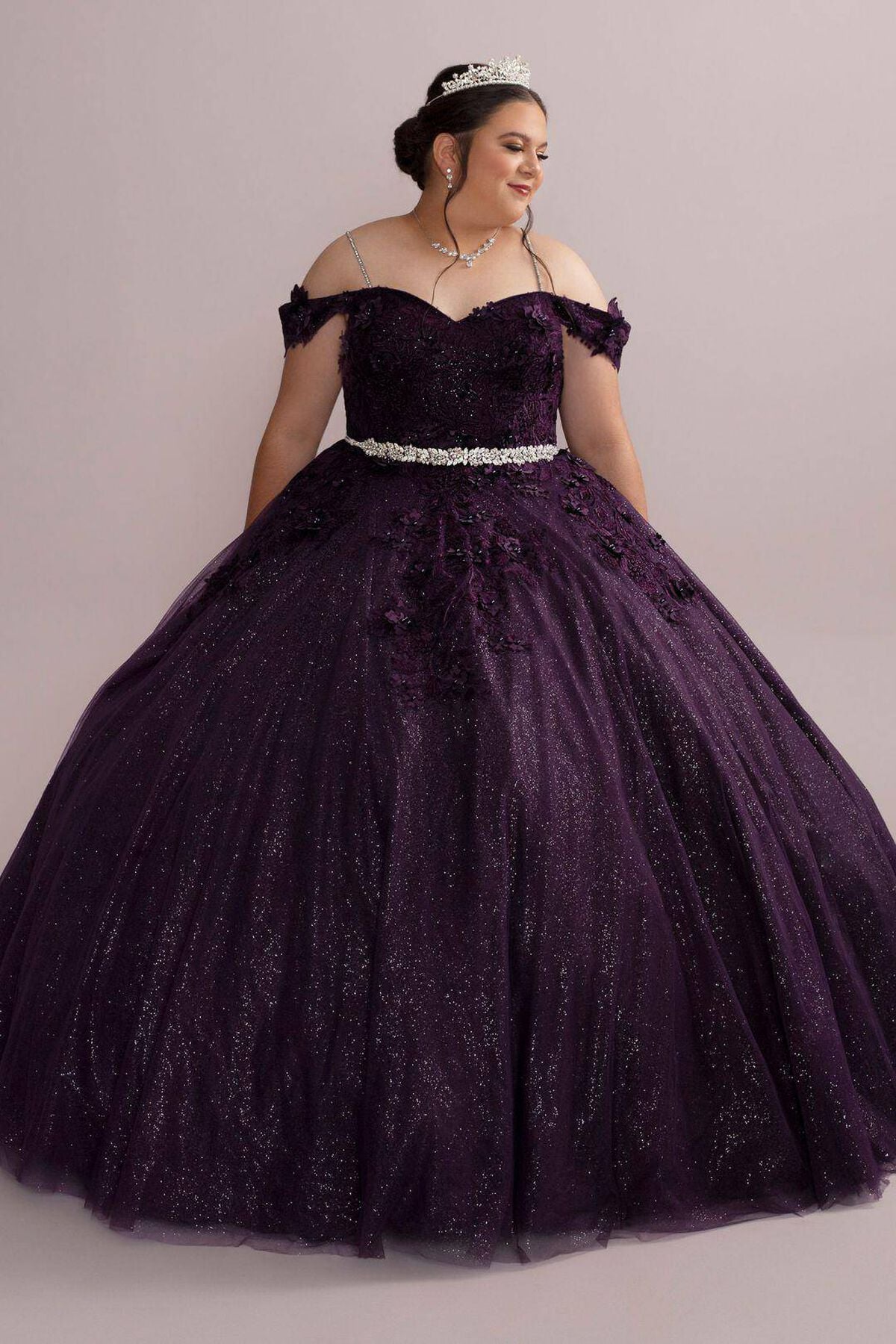 Vestido de quincea&ntilde;era morado con mangas al hombro removibles y tirantes, MORADO OSCURO, hi-res