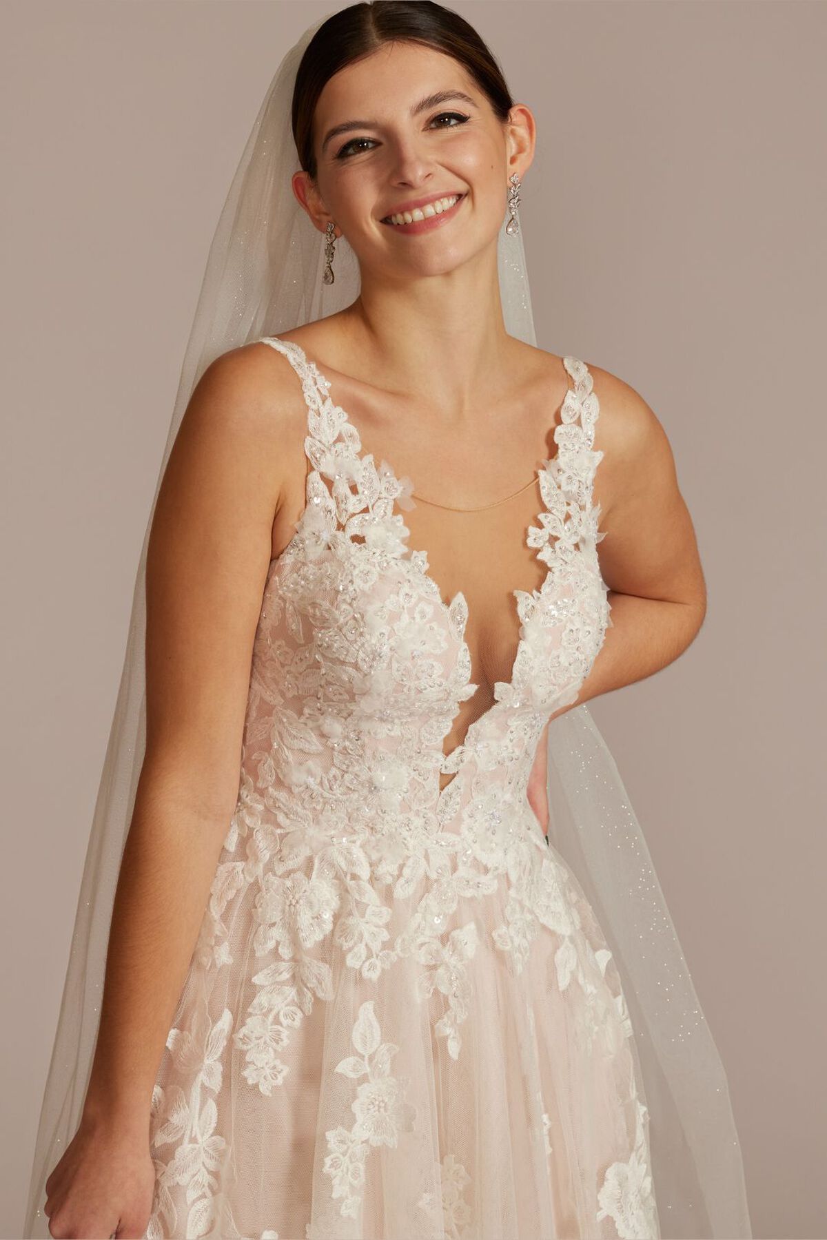 Vestido de novia l&iacute;nea A con escote profundo y aplicaciones florales, MARFIL/CASHMERE, hi-res