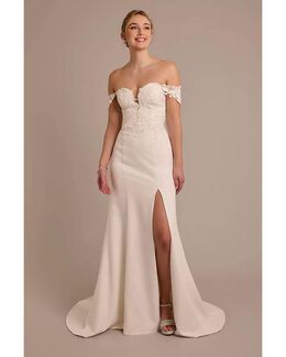 Vestido de novia con escote pronunciado
