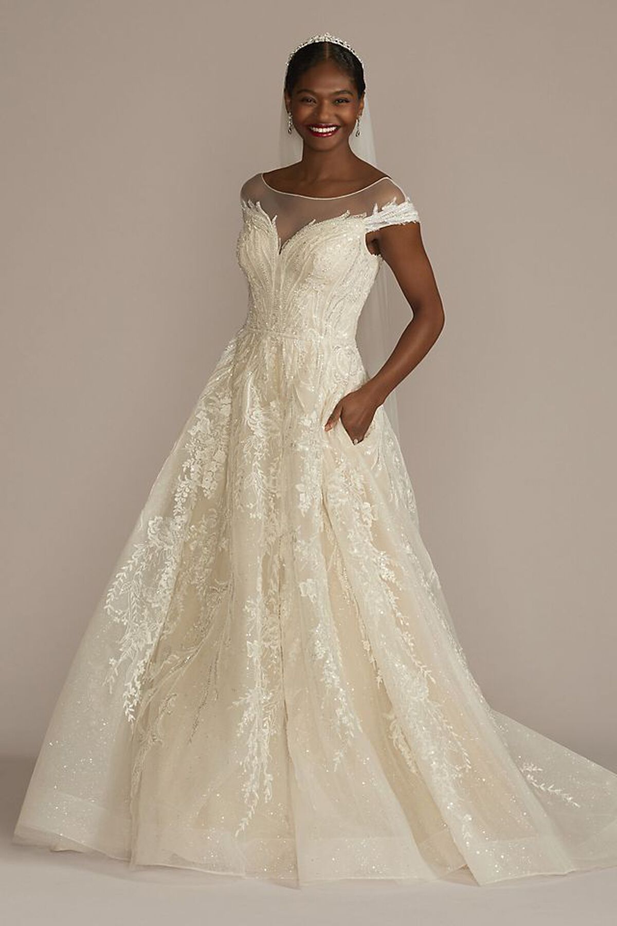 Vestido de novia princesa con escote ilus&iacute;on y detalles de pedrer&iacute;a, MARFIL CH, hi-res