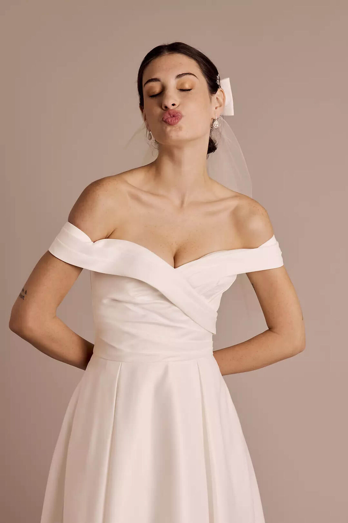 Vestido de novia con hombros descubiertos, BLANCO SUAVE, hi-res