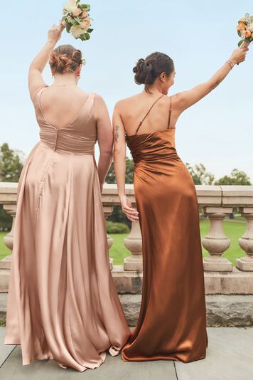 Vestido de dama con escote asim&eacute;trico y abertura en pierna, CANELA, hi-res image number null