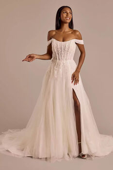 Vestido de novia con corset y aplicaciones de encaje