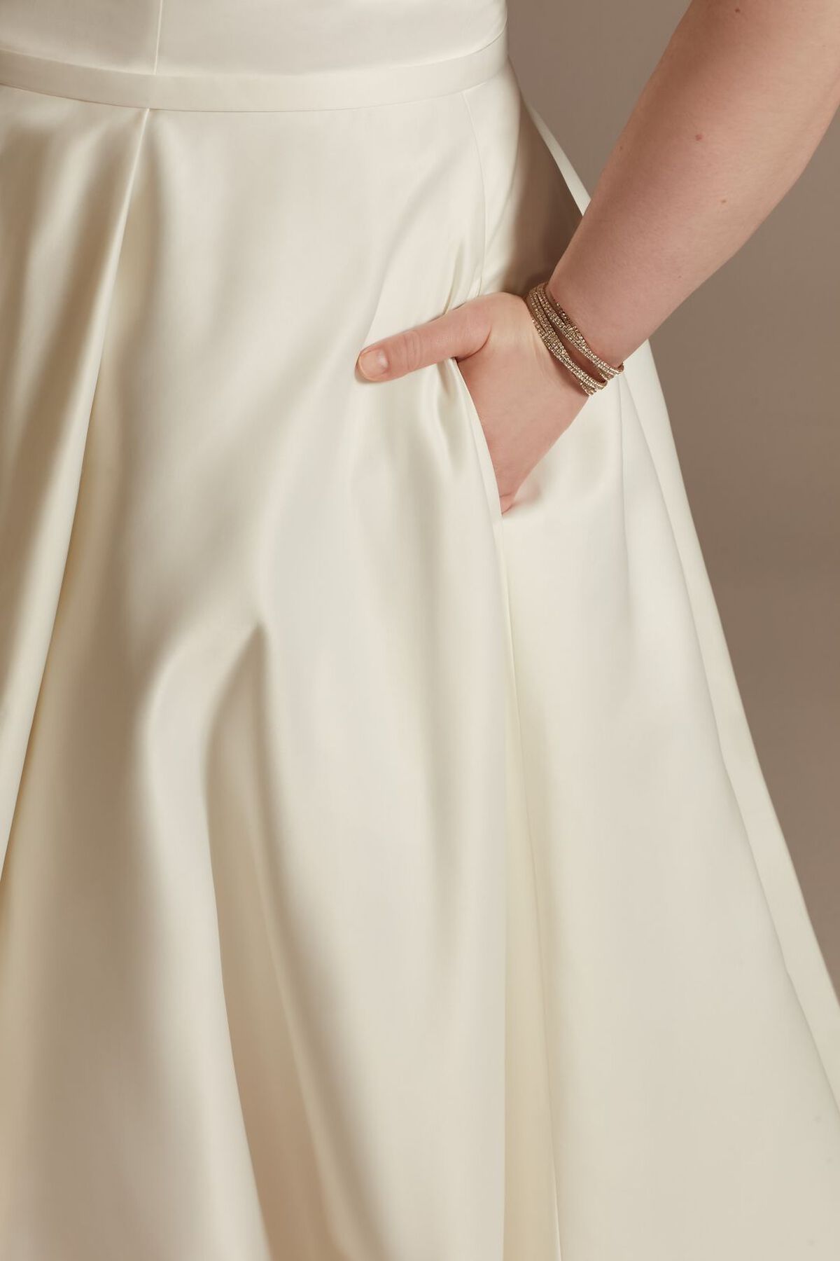 Vestido de novia strapless con abertura en falda, MARFIL, hi-res