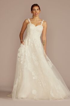 Vestido de novia línea A con escote corazón y falda de encaje