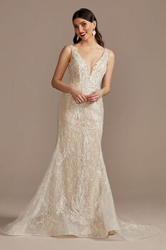 Vestido de novia recto de encaje con brillante pedrería
