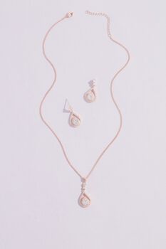 Set de aretes y collar con cristal en forma de gota