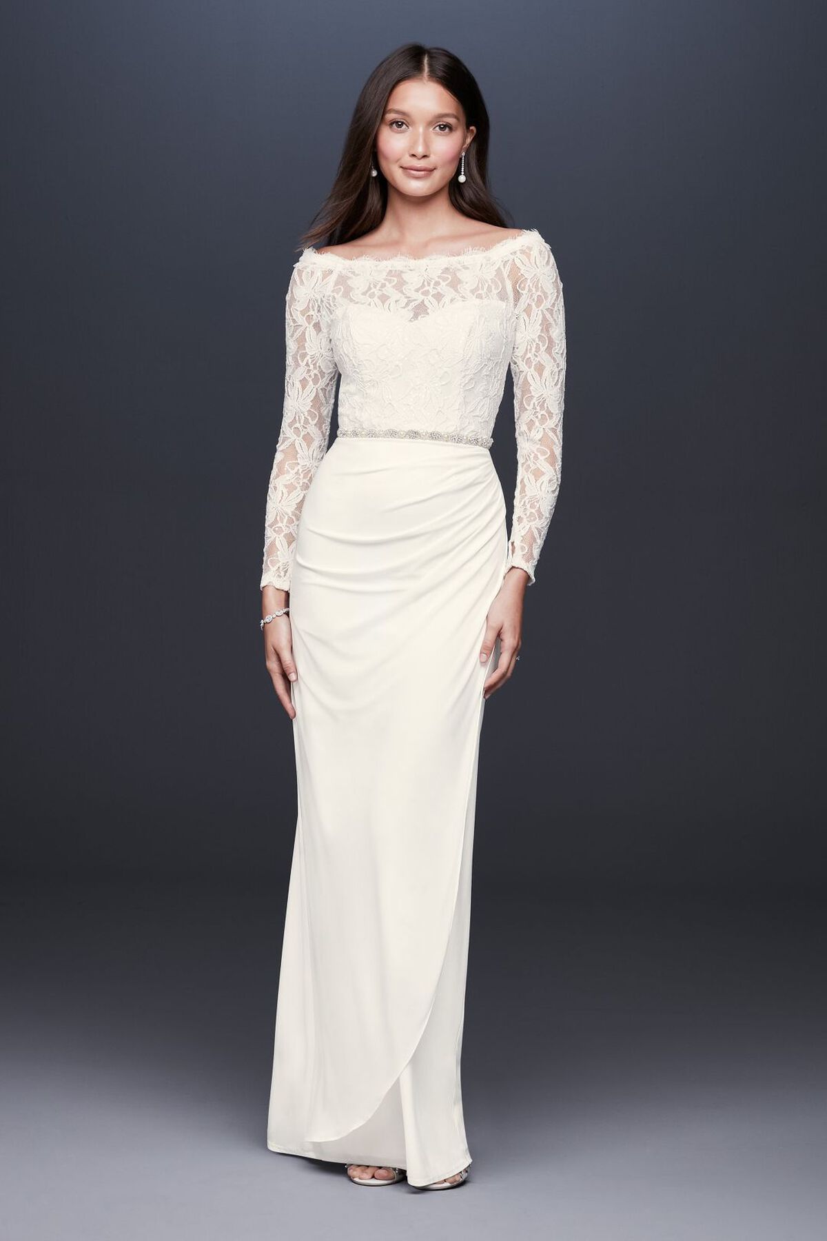 Vestido de novia recto con mangas largas de encaje al hombro, MARFIL, hi-res