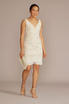 Vestido de novia corto de encaje con escote V