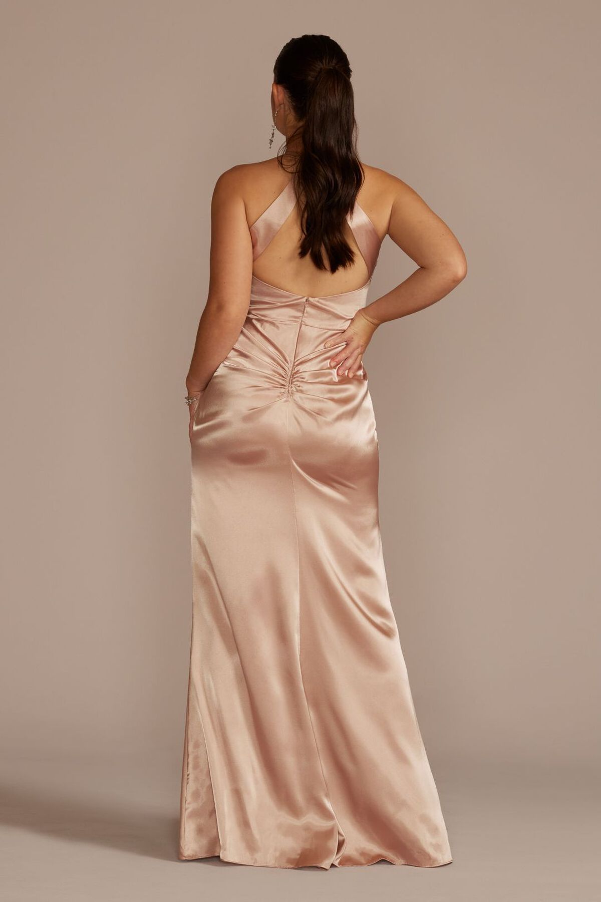 Vestido de dama con escote halter y escote en espalda, NEGRO, hi-res