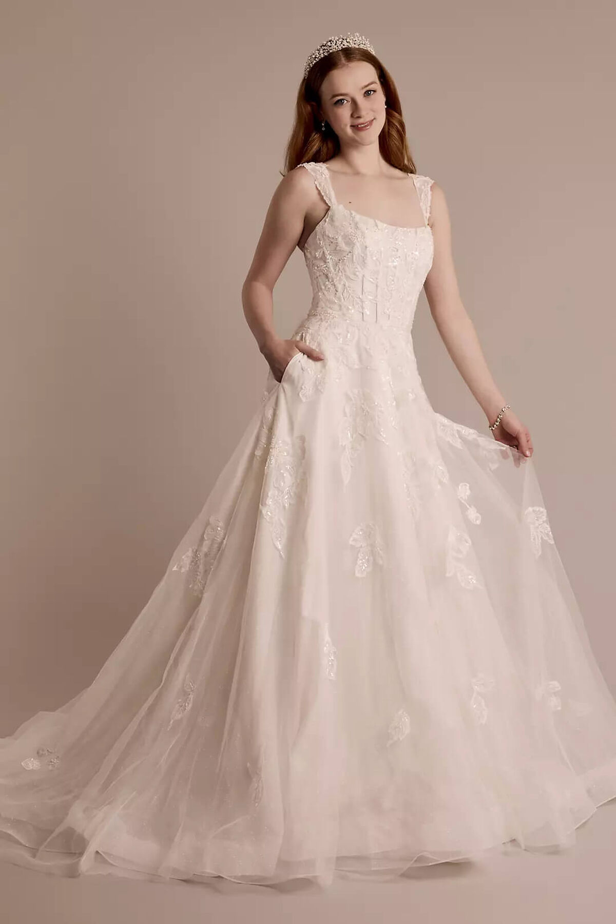 Vestido de novia con corsete y aplicaciones de encaje, PIEDRA SUAVE, hi-res