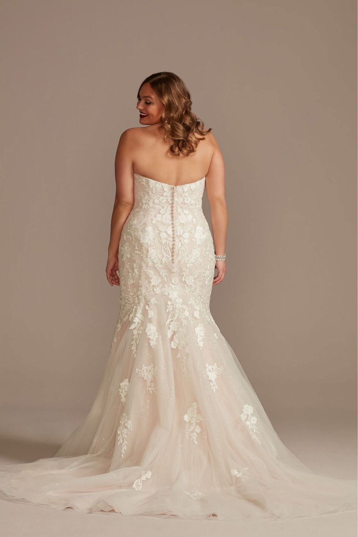 Vestido de novia sirena con escote coraz&oacute;n y aplicaciones de encaje, MARFIL/CASHMERE, hi-res