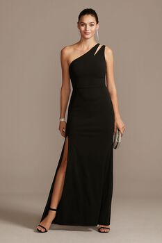 Vestido largo de crepe con escote asimétrico