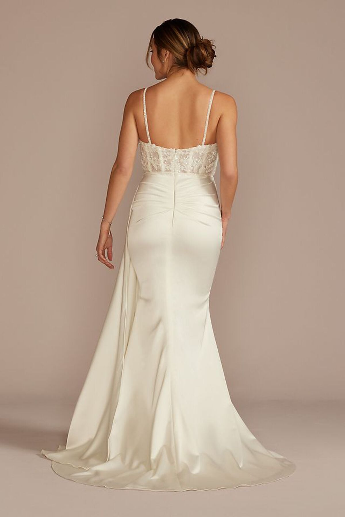 Vestido de novia recto con escote ilusi&oacute;n y falda plisada, MARFIL, hi-res