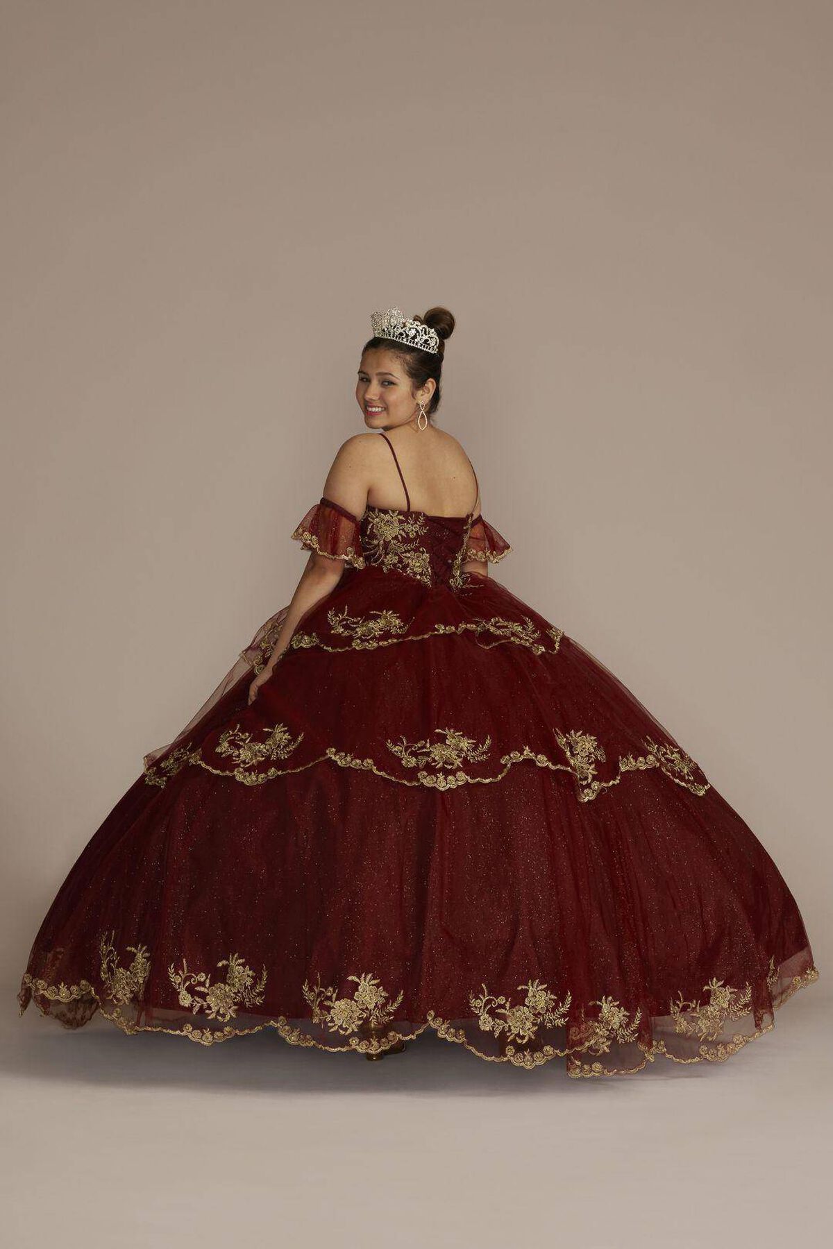 Vestido de quincea&ntilde;era rojo con encaje floral y falda de tul, VINO/DORADO, hi-res