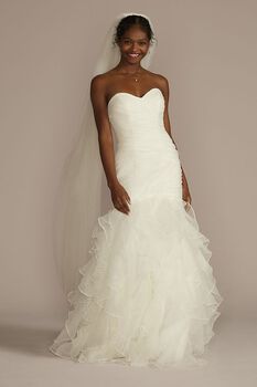 Vestido de novia sirena strapless con falda de holanes
