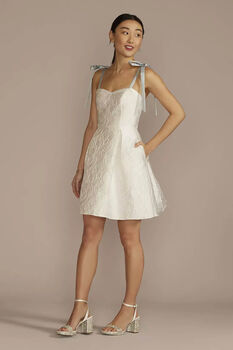 Vestido de novia corto con tirantes