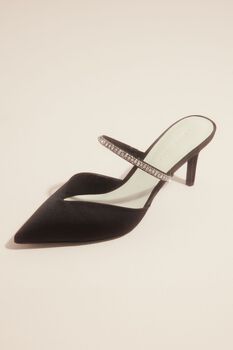 Zapatilla de novia en pico con pedrería
