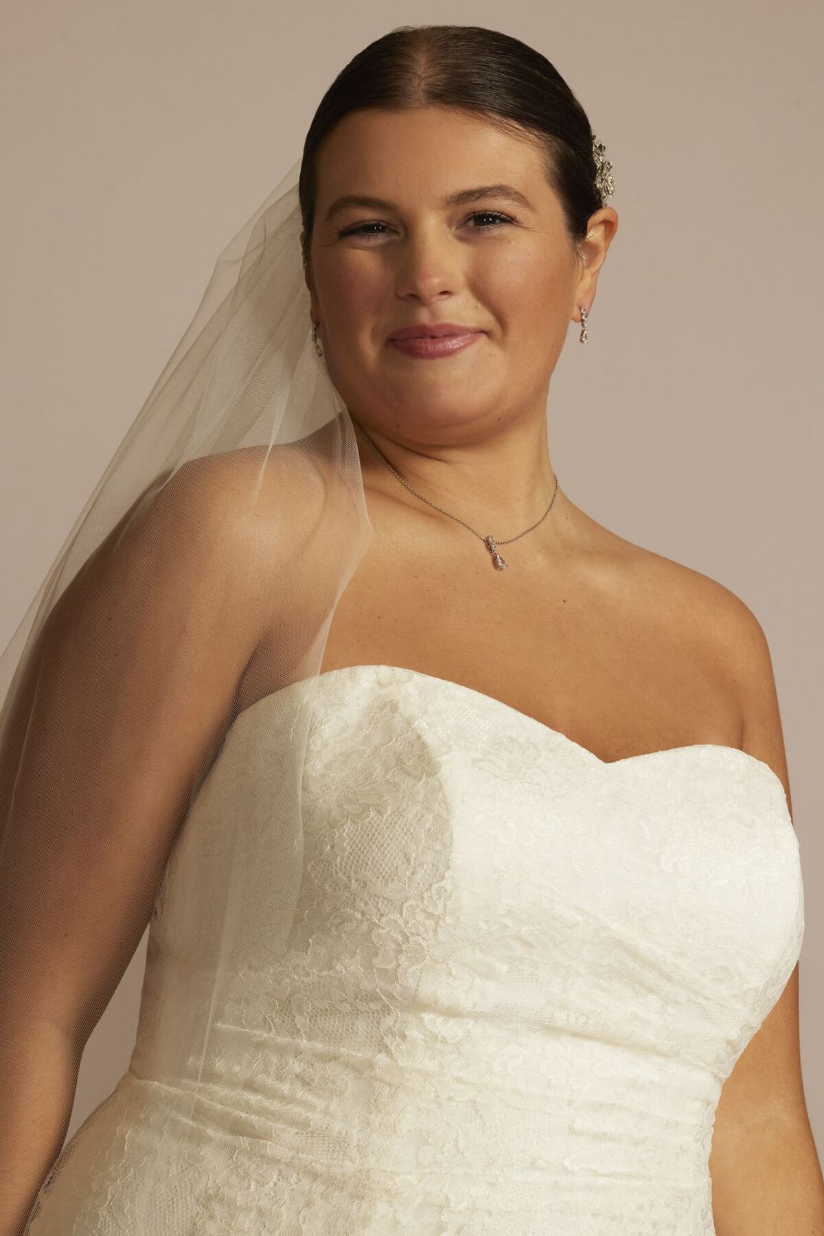 Vestido de novia strapless de encaje con escote coraz&oacute;n, BLANCO, hi-res