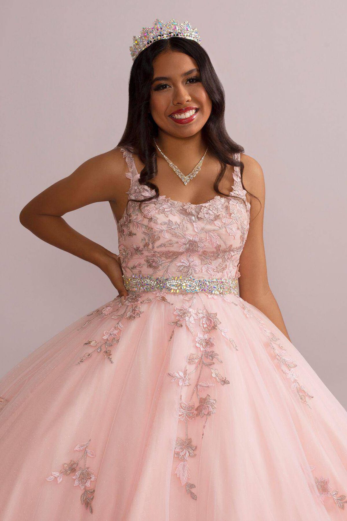 Vestido de quincea&ntilde;era con abertura en espalda y corset, PETALO, hi-res