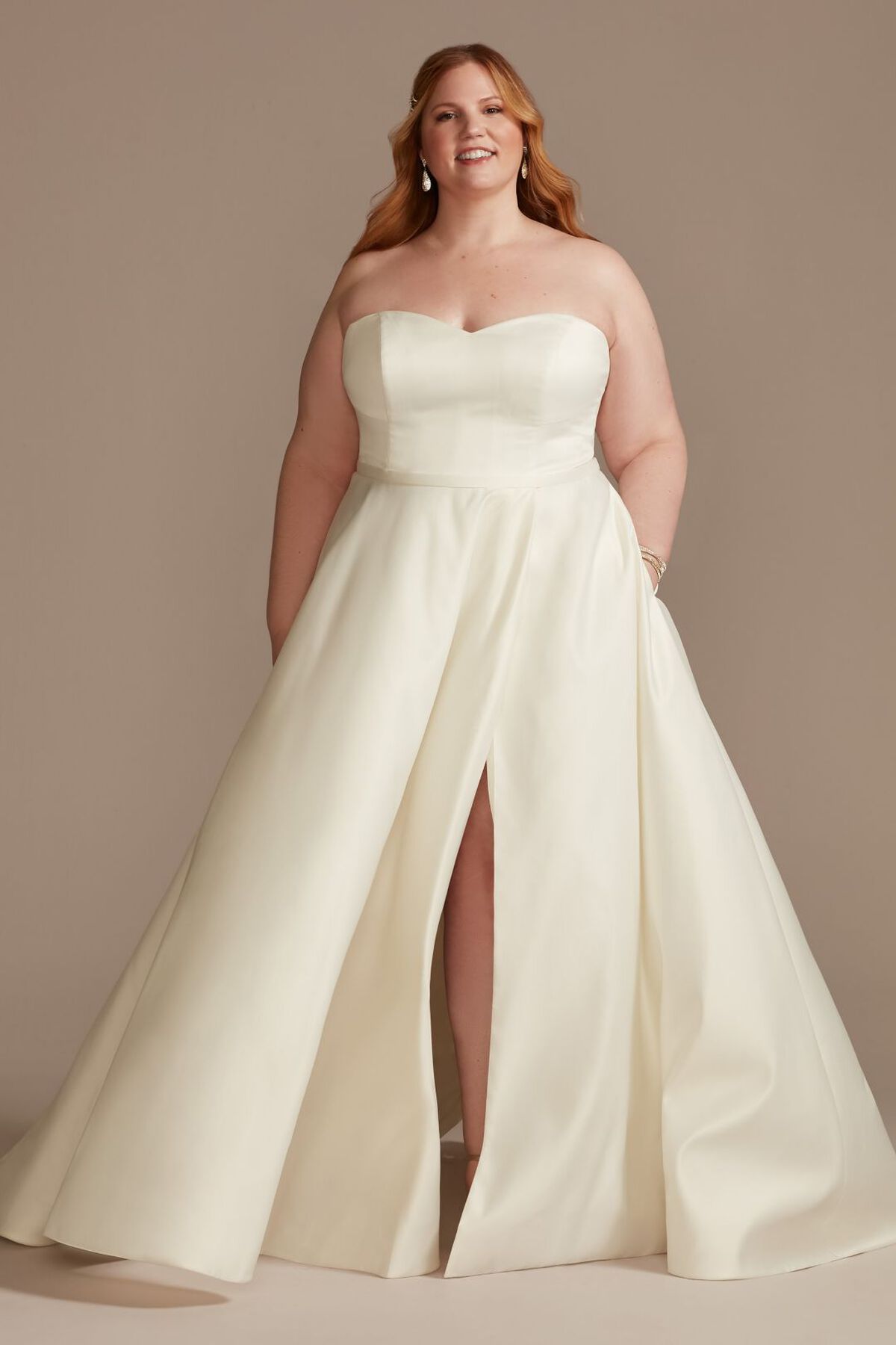 Vestido de novia strapless con abertura en falda, MARFIL, hi-res