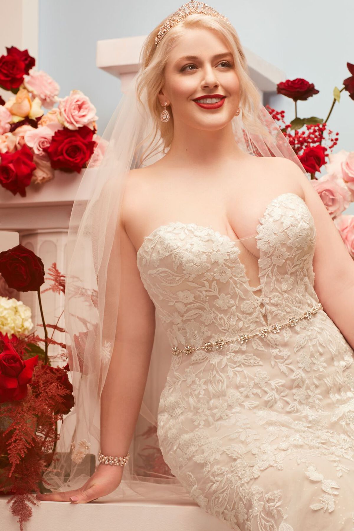 Vestido de novia sirena con escote coraz&oacute;n y aplicaciones de encaje, MARFIL/CASHMERE, hi-res
