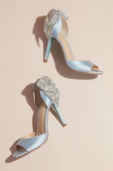 Zapatilla de novia de satín con moño de pedrería