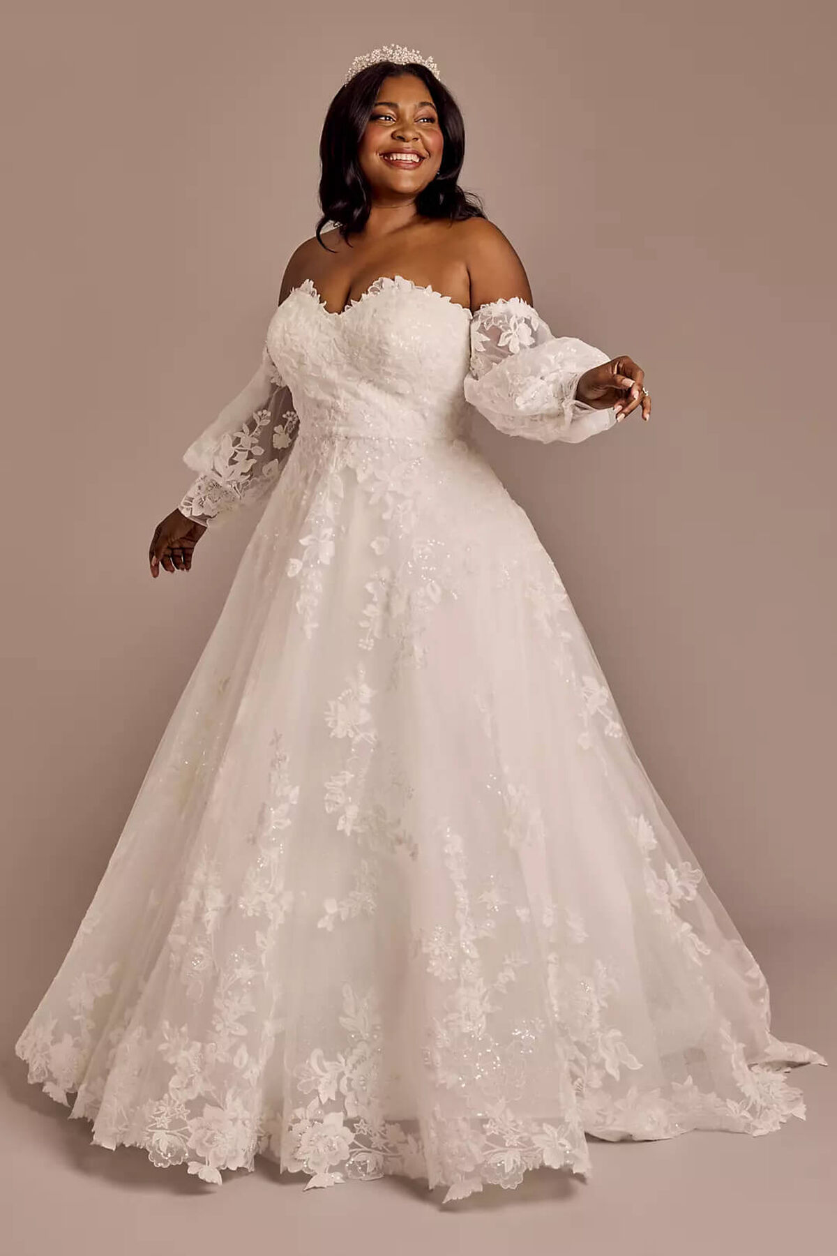 Vestido de novia con aplicaciones de encaje y mangas abullonadas, BLANCO SUAVE, hi-res
