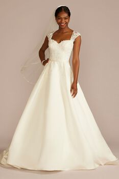 Vestido de novia princesa de satín con encaje