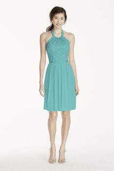Vestido de dama corto con escote halter de encaje