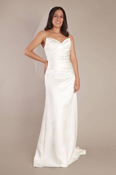 Vestido de novia recto con escote fruncido