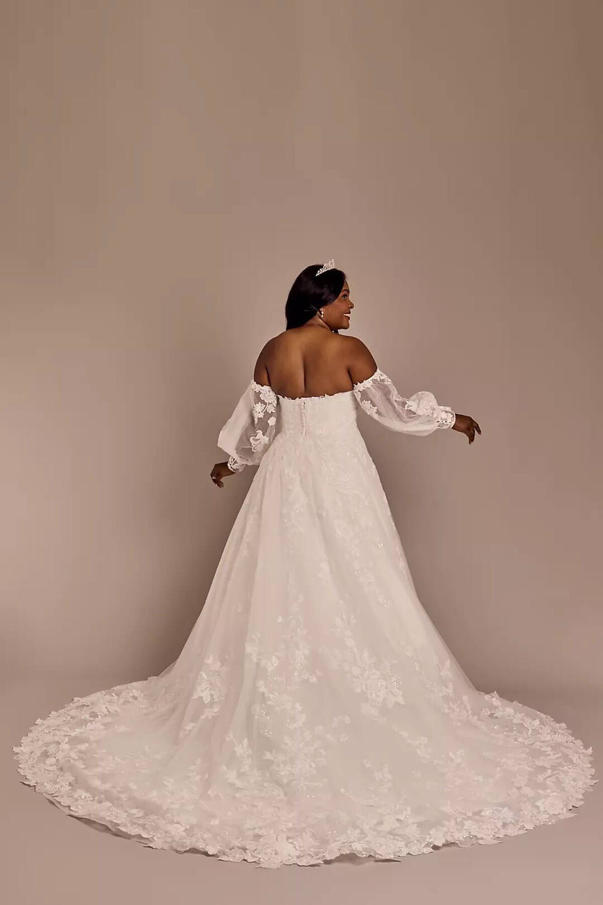Vestido de novia con aplicaciones de encaje y mangas abullonadas, BLANCO SUAVE, hi-res