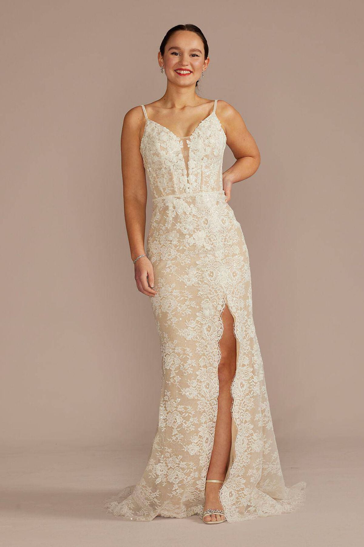 Vestido de novia recto de encaje con escote ilusi&oacute;n, MARFIL/PIEDRA, hi-res