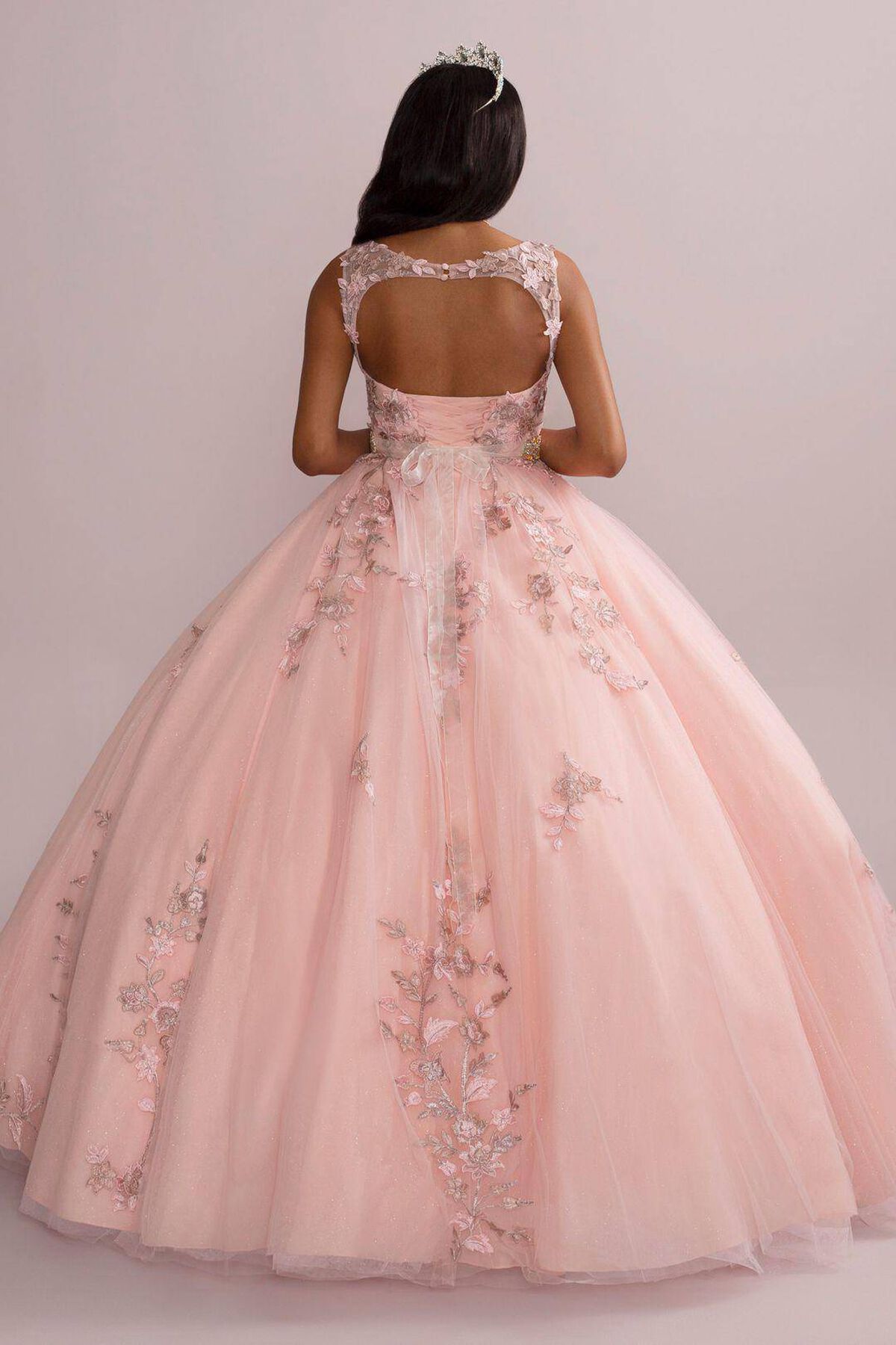 Vestido de quincea&ntilde;era con abertura en espalda y corset, PETALO, hi-res