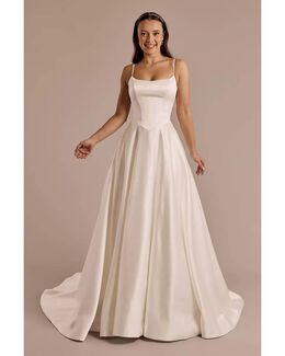 Vestido de novia satinado con tirantes