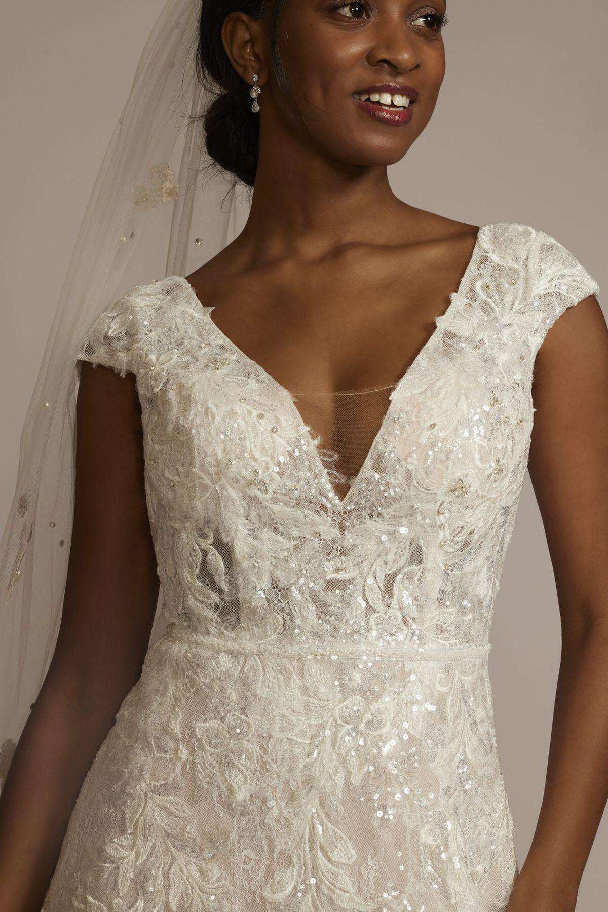 Vestido de novia l&iacute;nea A con manga corta y abertura en pierna, MARFIL/CASHMERE, hi-res
