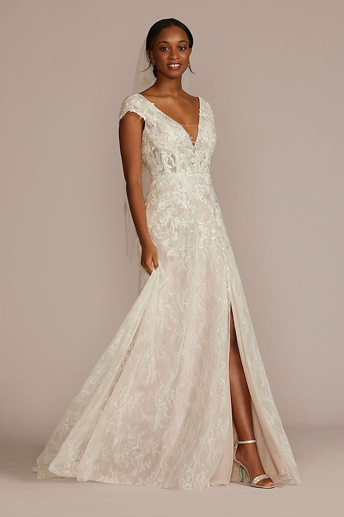Vestido de novia l&iacute;nea A con manga corta y abertura en pierna, MARFIL/CASHMERE, hi-res