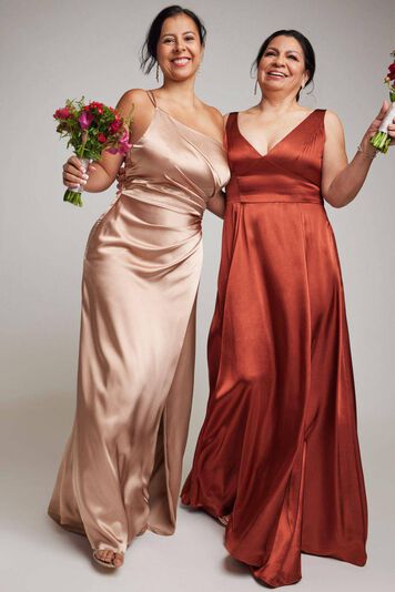 Vestido de dama con escote asim&eacute;trico y abertura en pierna, NEGRO, hi-res image number null