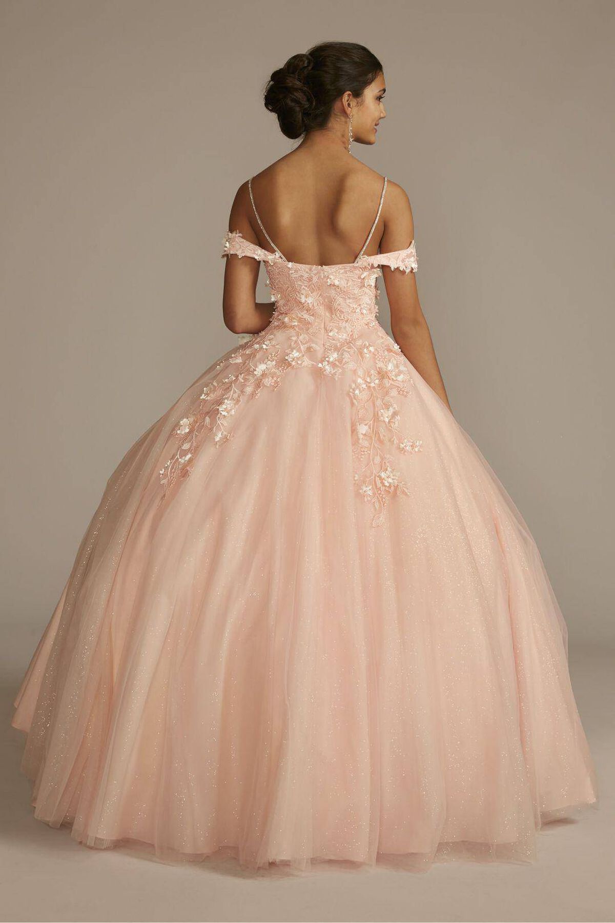 Vestido de quincea&ntilde;era morado con mangas al hombro removibles y tirantes, PETALO, hi-res