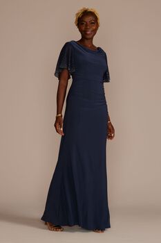 Vestido largo con mangas cortas con aplicaciones de pedrería
