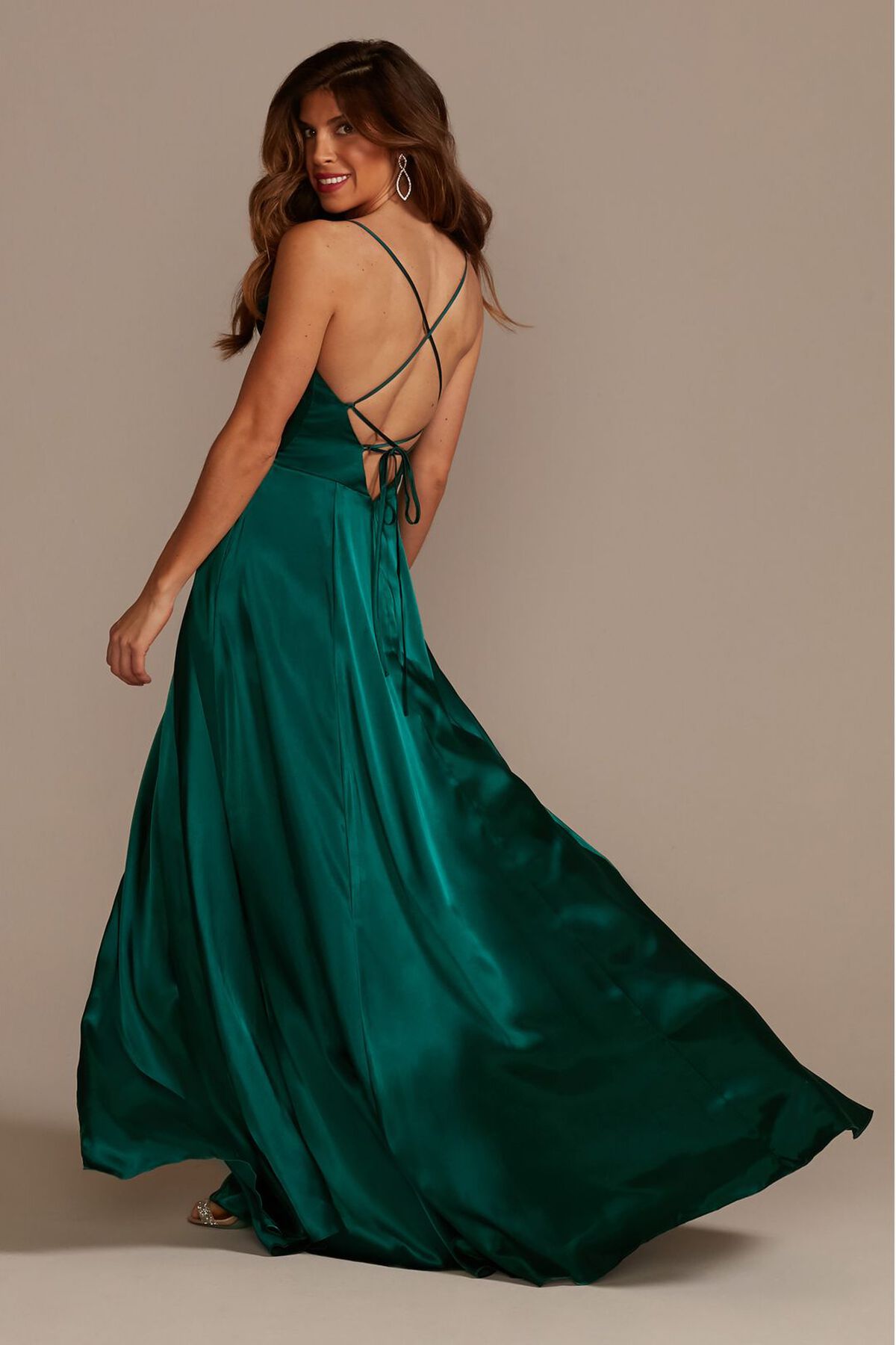 Vestido de dama satinado con tirantes y abertura en pierna, ARENA II, hi-res
