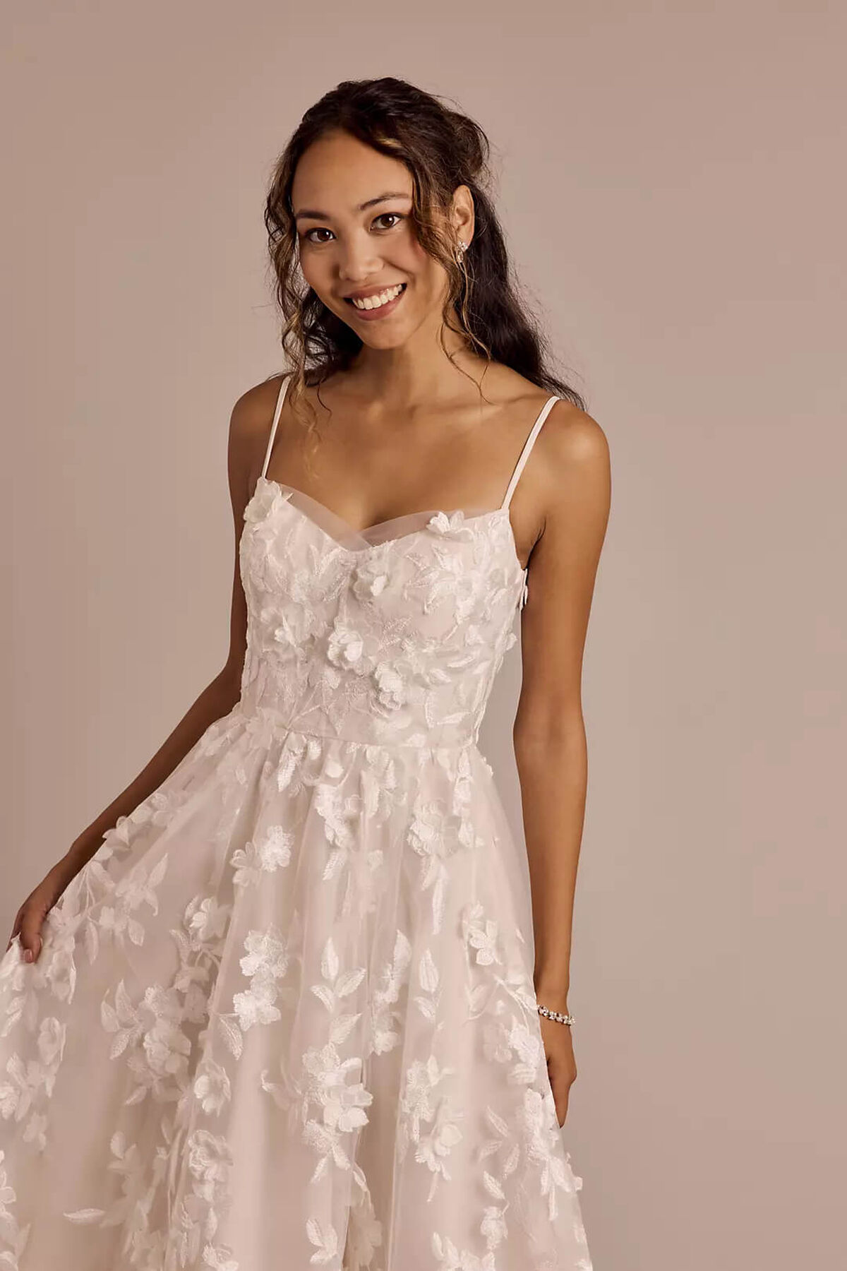 Vestido midi de novia con aplicaciones florales, BLANCO SUAVE/ARENA, hi-res