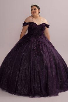 Vestido de quinceañera morado con mangas al hombro removibles y tirantes