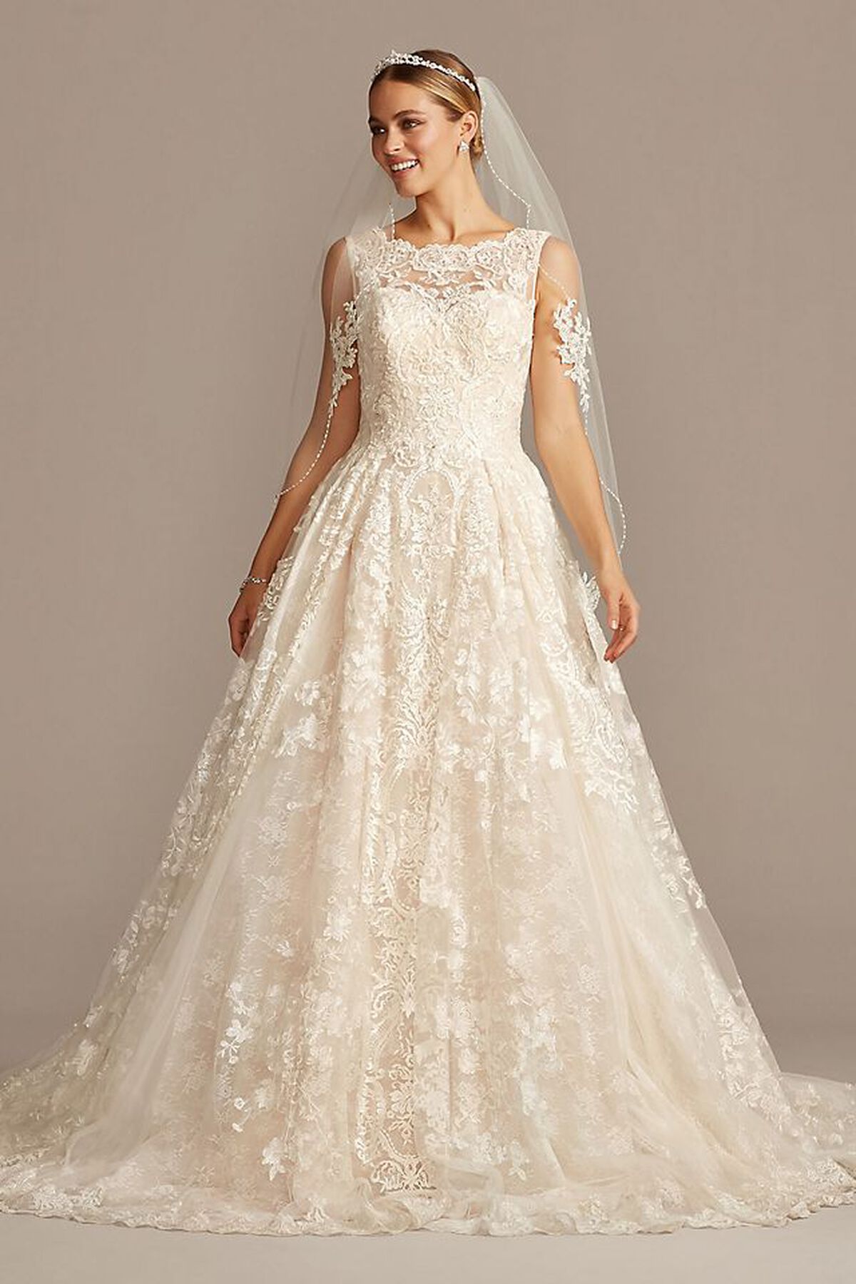 Vestido de novia princesa con escote ilusi&oacute;n y aplicaciones de encaje, MARFIL CH, hi-res