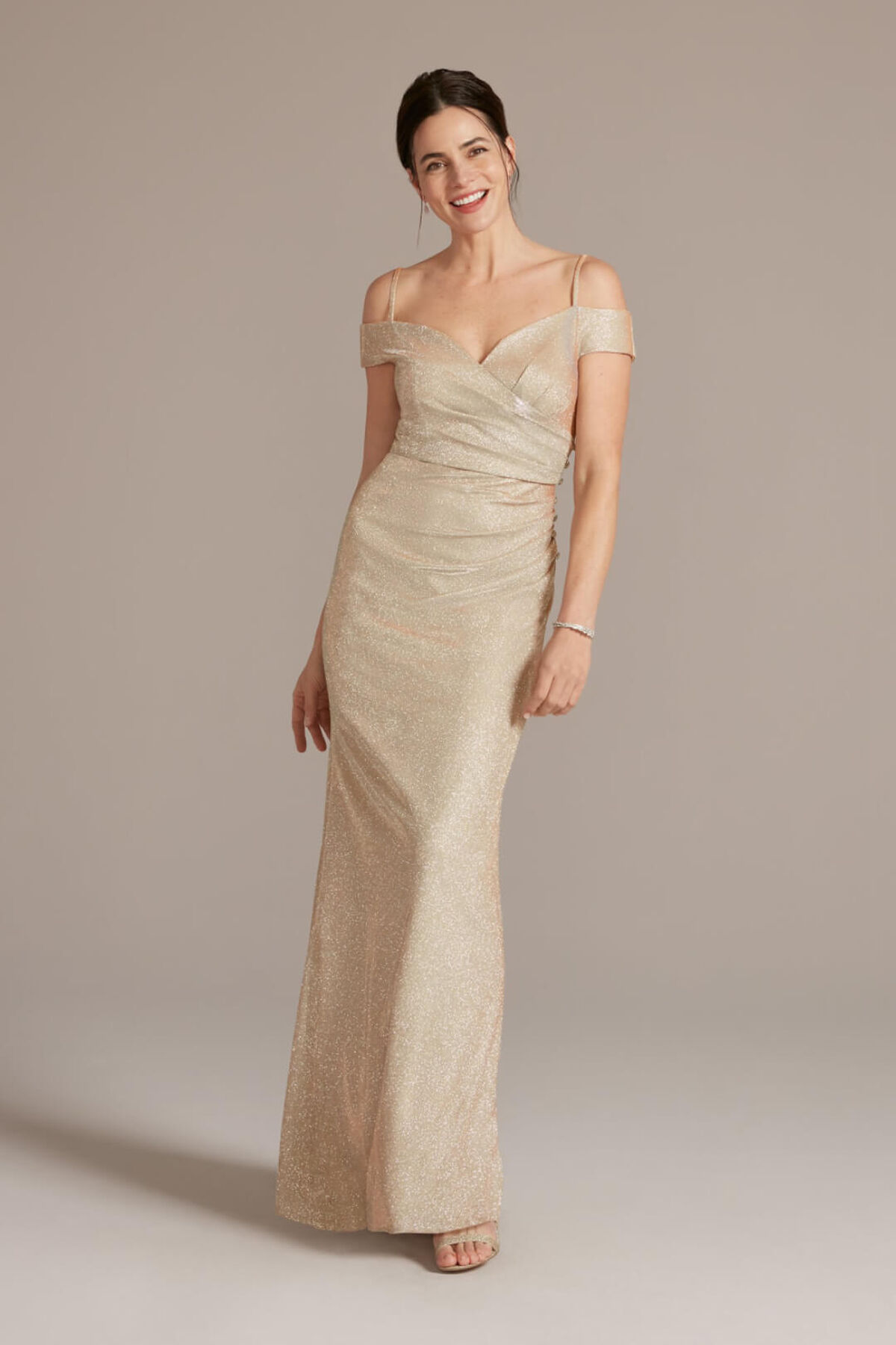 Vestido metalizado con escote coraz&oacute;n y corte recto, CHAMPAGNE, hi-res