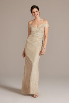 Vestido metalizado con escote corazón y corte recto