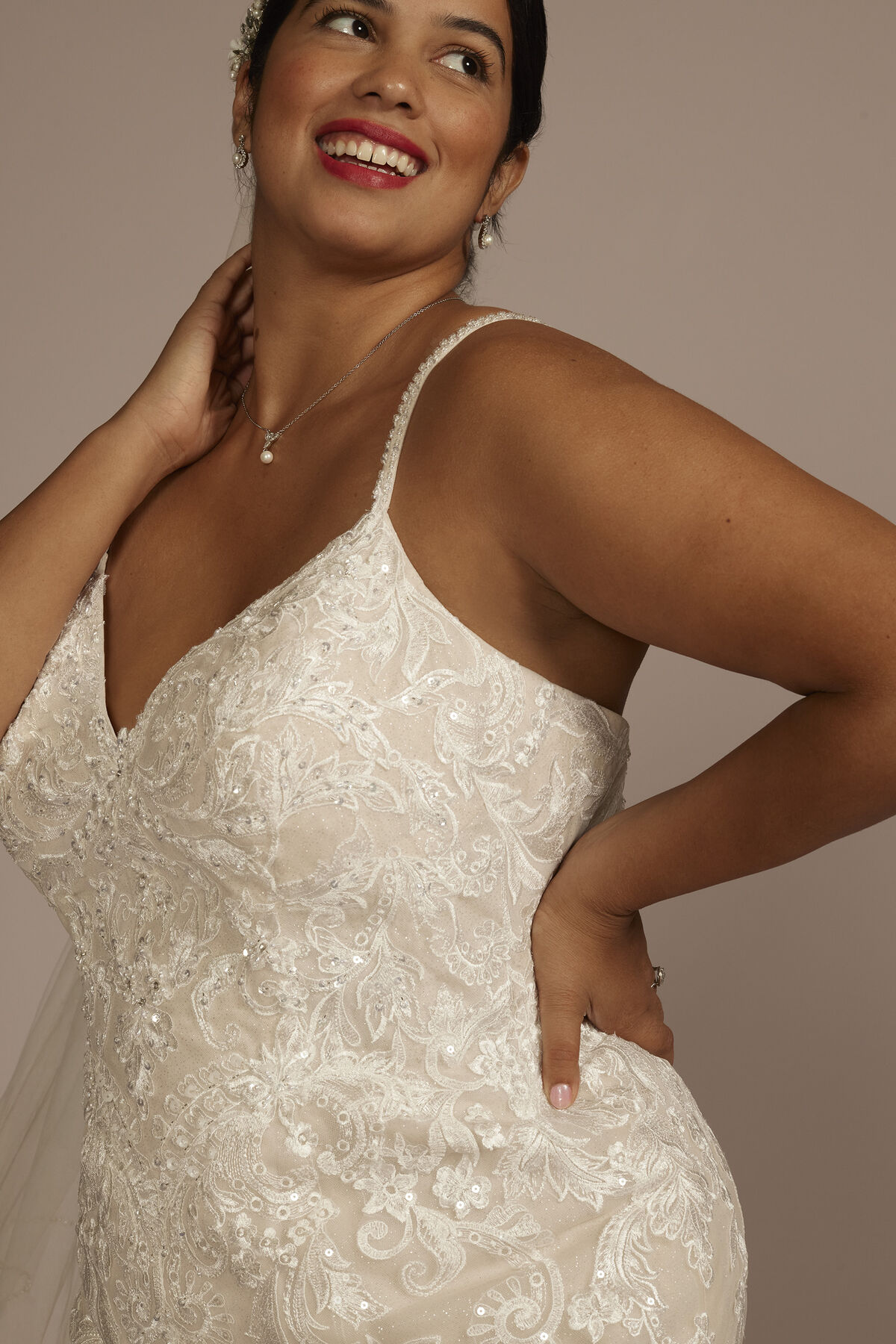 Vestido de novia sirena con tirantes finos y aplicaciones de encaje, MARFIL/PIEDRA, hi-res